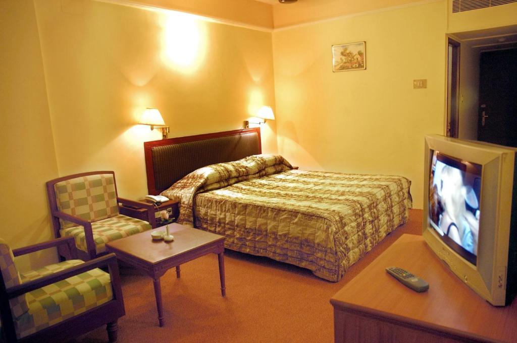Hotel Abu Palace Chennai Room photo