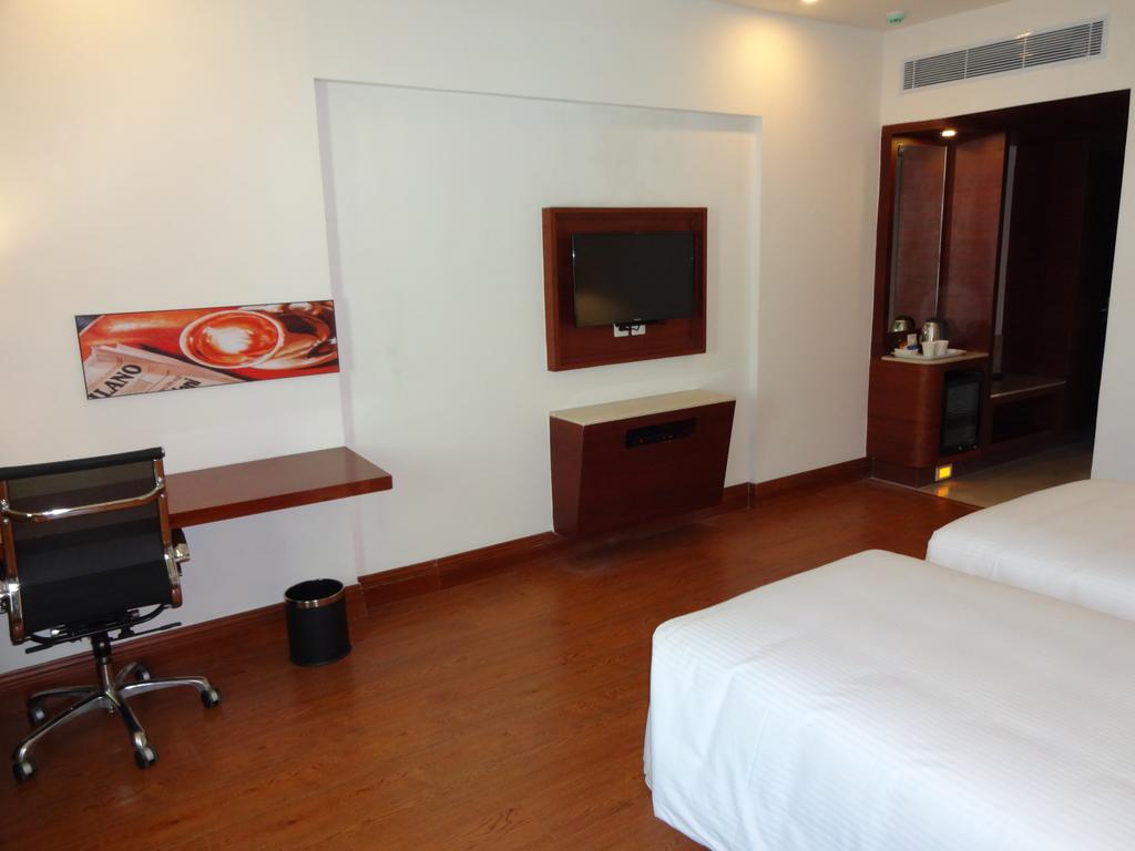 Hotel Abu Palace Chennai Room photo